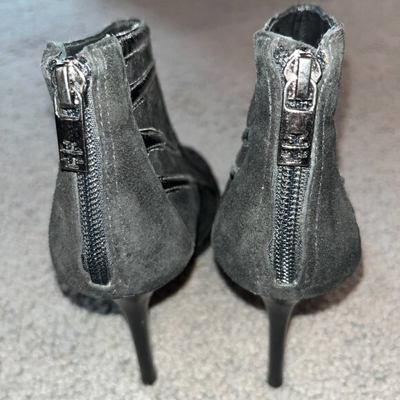 TORY BURCH BLACK SUEDE & PATENT LEATHER STILETTO HEEL BACK ZIP BOOTIE BOOTS - 9M - Picture 2 of 11